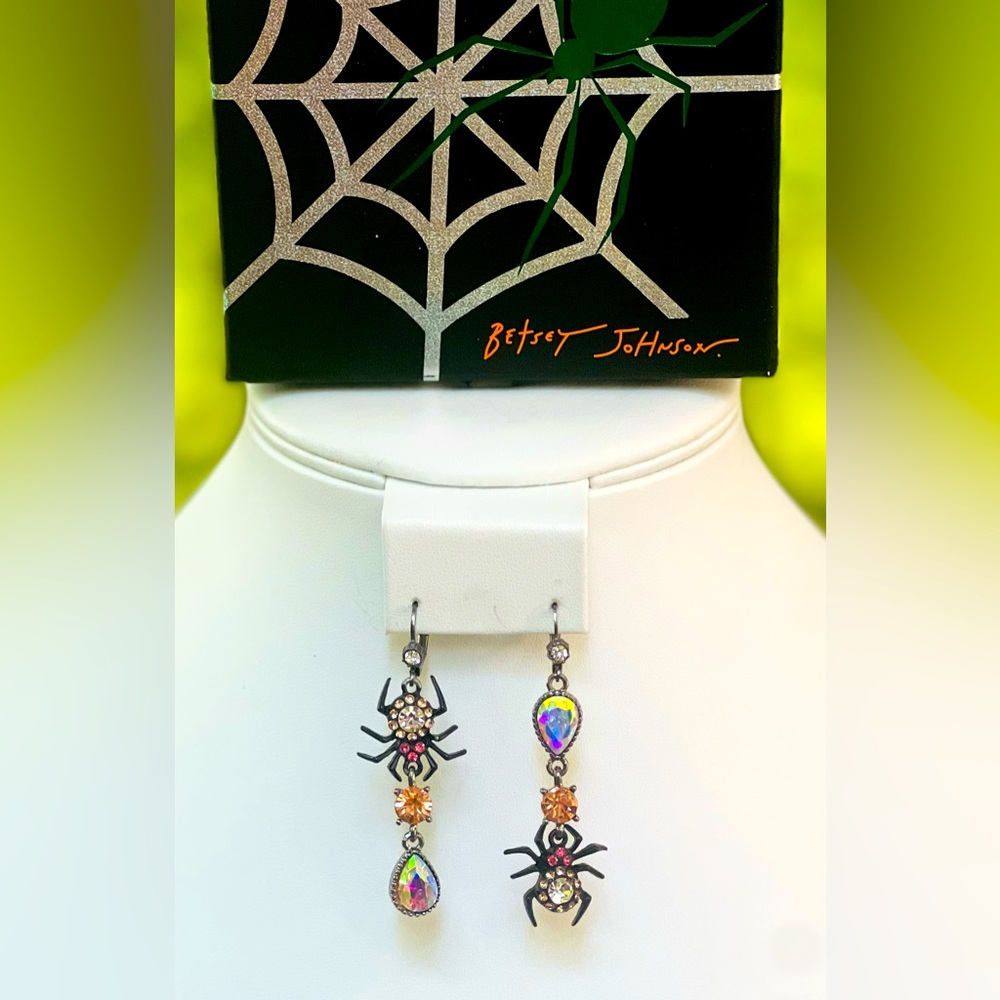 🕷️🕸️Betsey Johnson🕸️🕷️Crystal Spider Dangle Earrings, Leverback Clasps, NIB